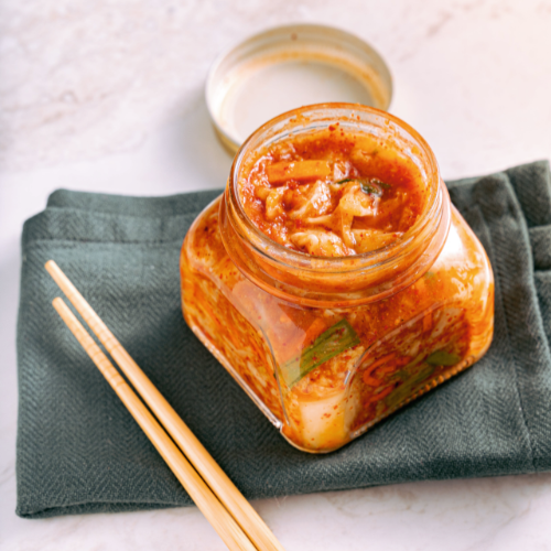 Kimchi im Glas (Foto von Antoni Shkraba via Pexels)