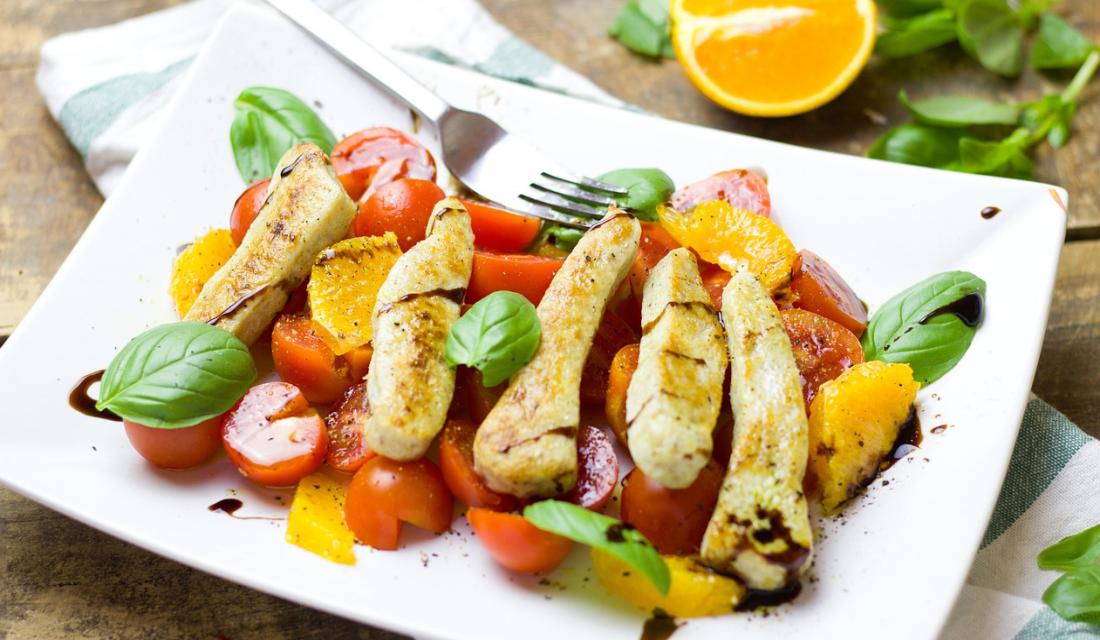 Fleischersatz Salat Tomaten