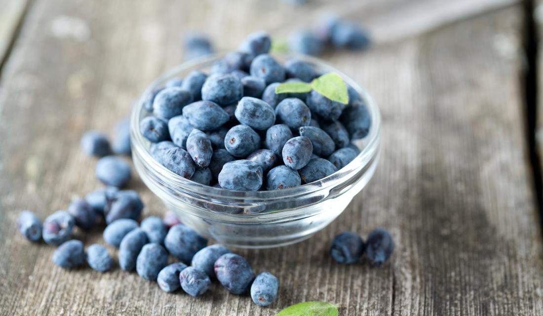 Beeren in einer Glasschale