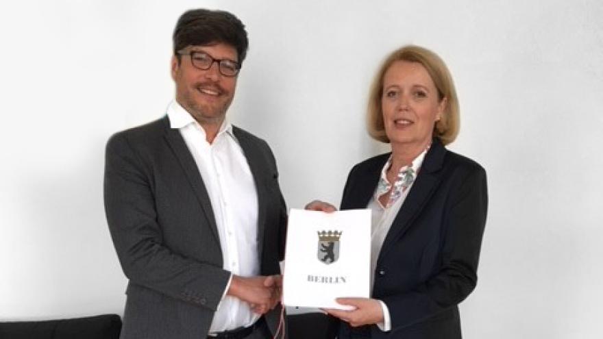 Senator Dr. Dirk Behrendt und Dörte Elß