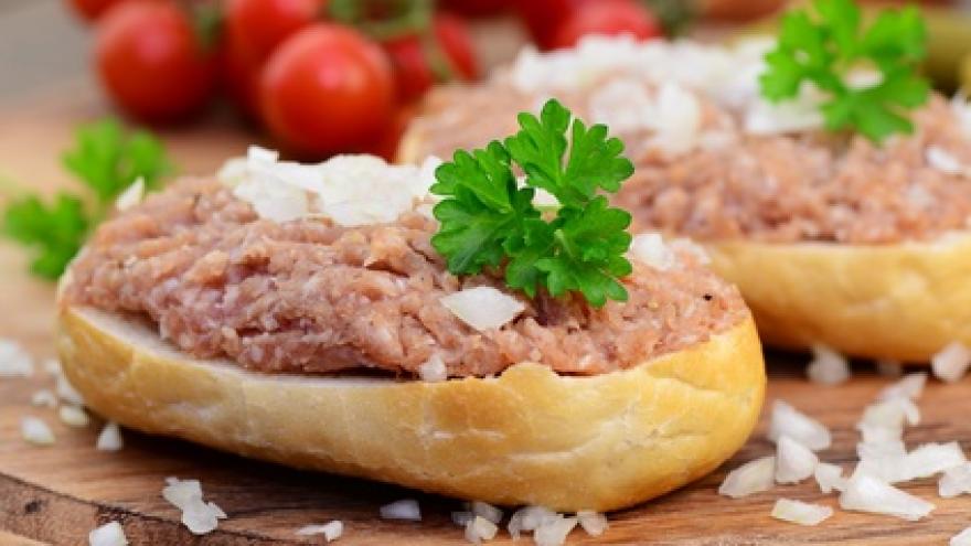 Brötchen mit Mett