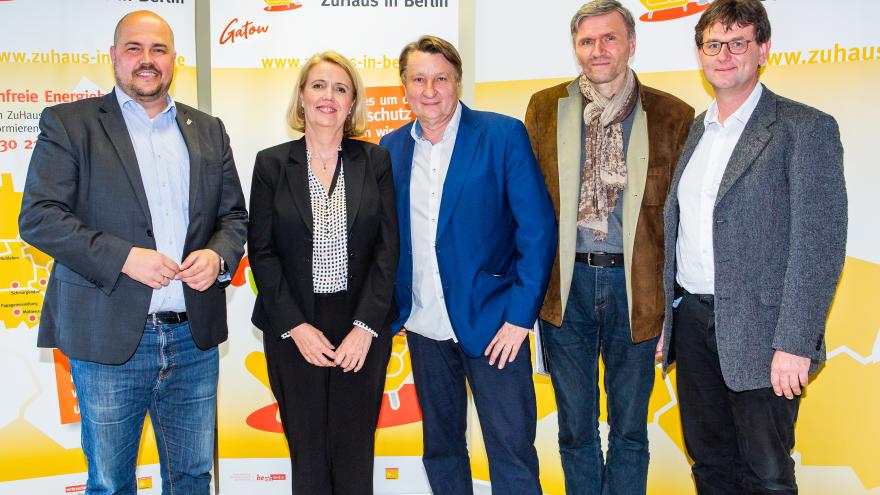   v.l.n.r.: Frank Bewig, Bezirksstadtrat Spandau, Abteilung Bauen, Planen und Gesundheit; Dörte Elß, Vorstand Verbraucherzentrale Berlin; Ulli Zelle, TV-Journalist; Andreas Henning, Energieberater; Mathias Kaiser, Pfarrer Evangelische Dorfkirchengemeinde Gatow