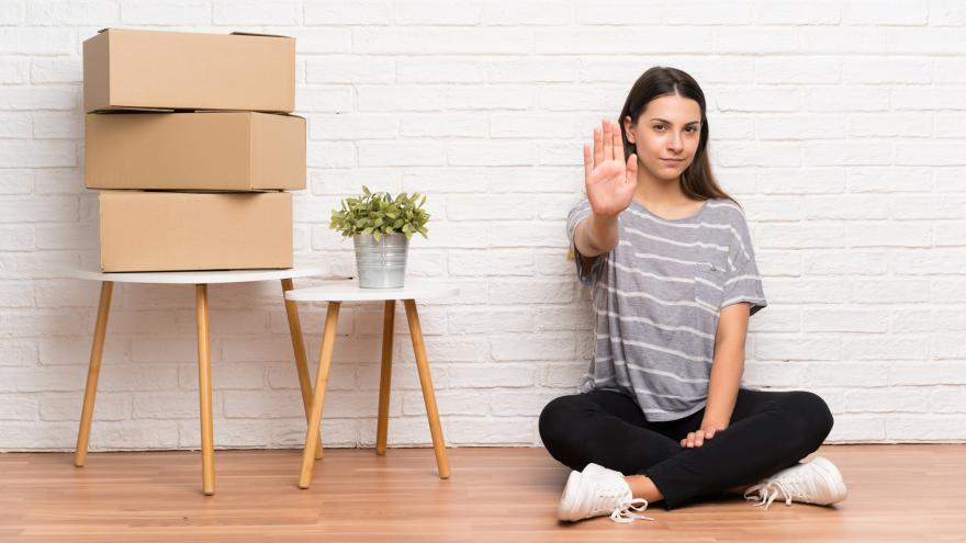 Frau verweigert Paket