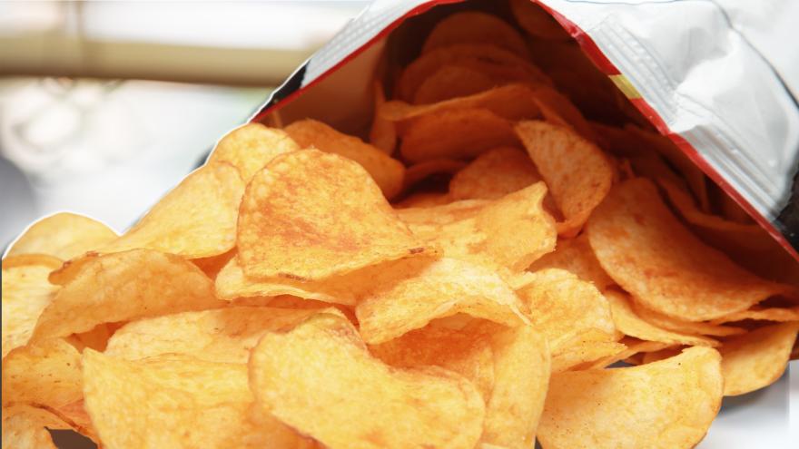 Geöffnete Chipstüte