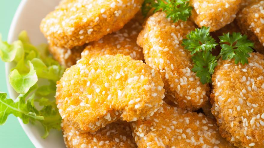 Vegane Nuggets auf einem Teller
