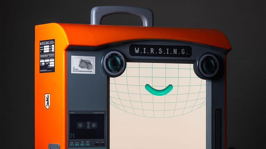 Roboter WIRSING vor schwarzem Hintergund