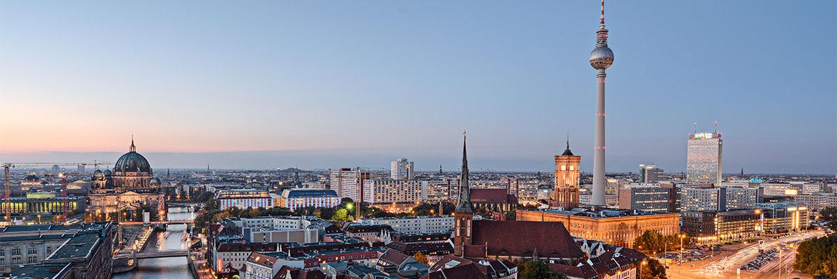 Blick auf Rotes Rathaus, Berliner Dom und Fernsehturm